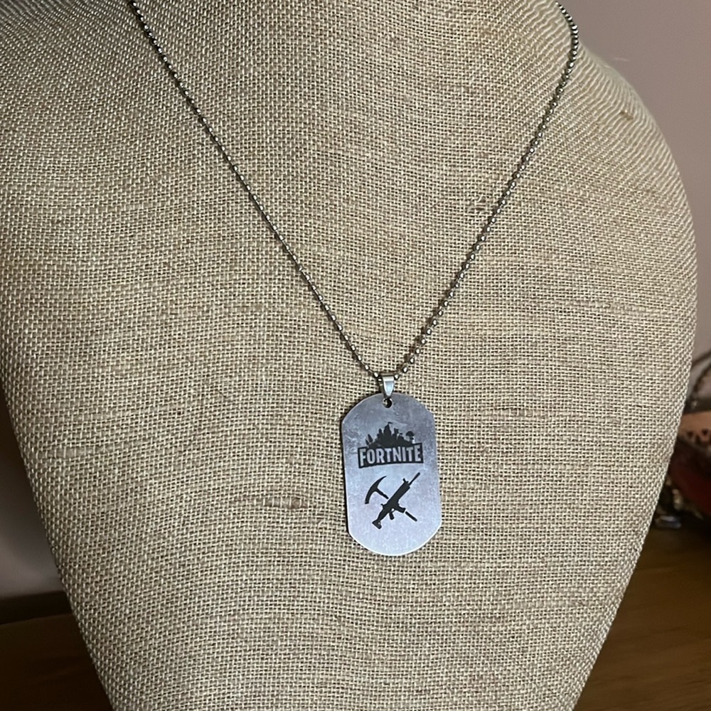 😄Fortnite dog tag necklace